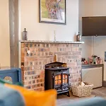 Holiday home The Tipsy Bee At 143
