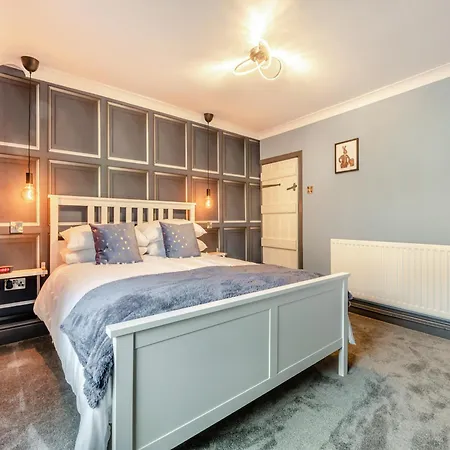 Holiday home The Tipsy Bee At 143,