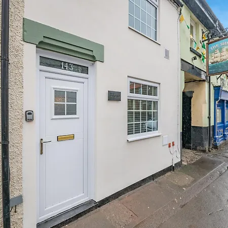The Tipsy Bee At 143, Holiday home *