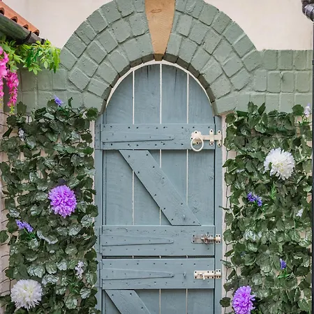 The Tipsy Bee At 143 Semesterbostad *