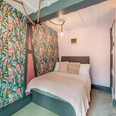 The Tipsy Bee At 143