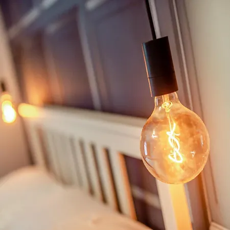 The Tipsy Bee At 143 * Guisborough