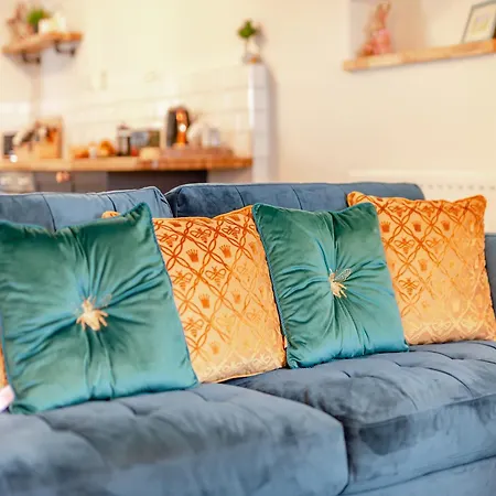 The Tipsy Bee At 143 * Guisborough