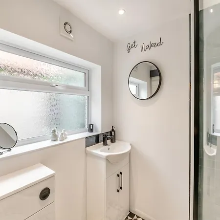 بيت للعطل The Tipsy Bee At 143 *