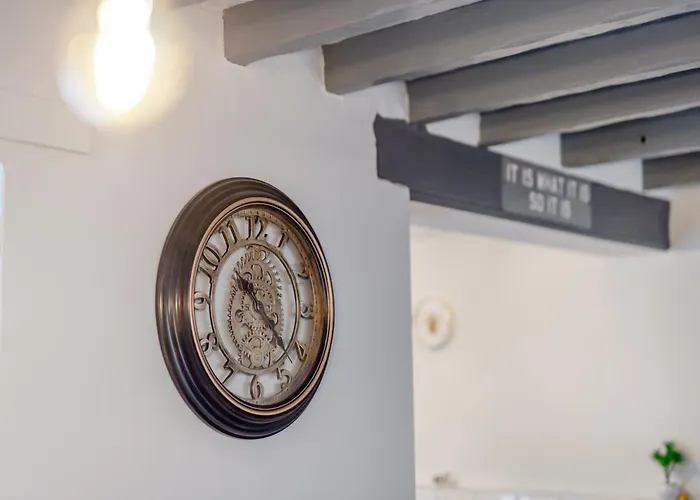 The Tipsy Bee At 143 بيت للعطل