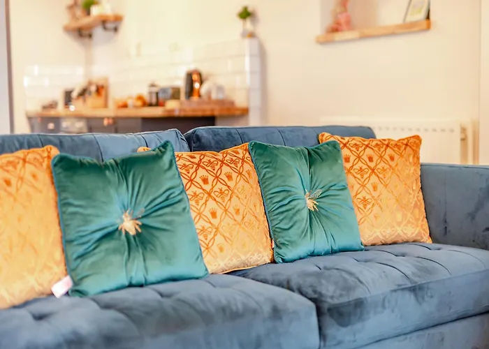 The Tipsy Bee At 143 * غيوسبرو