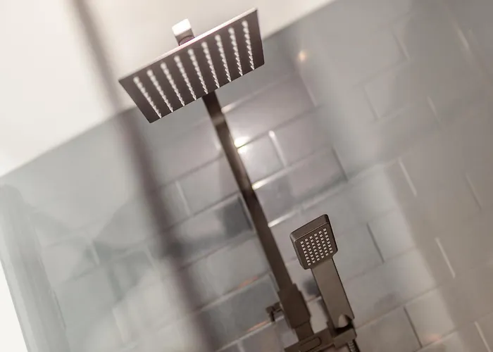 The Tipsy Bee At 143 بيت للعطل